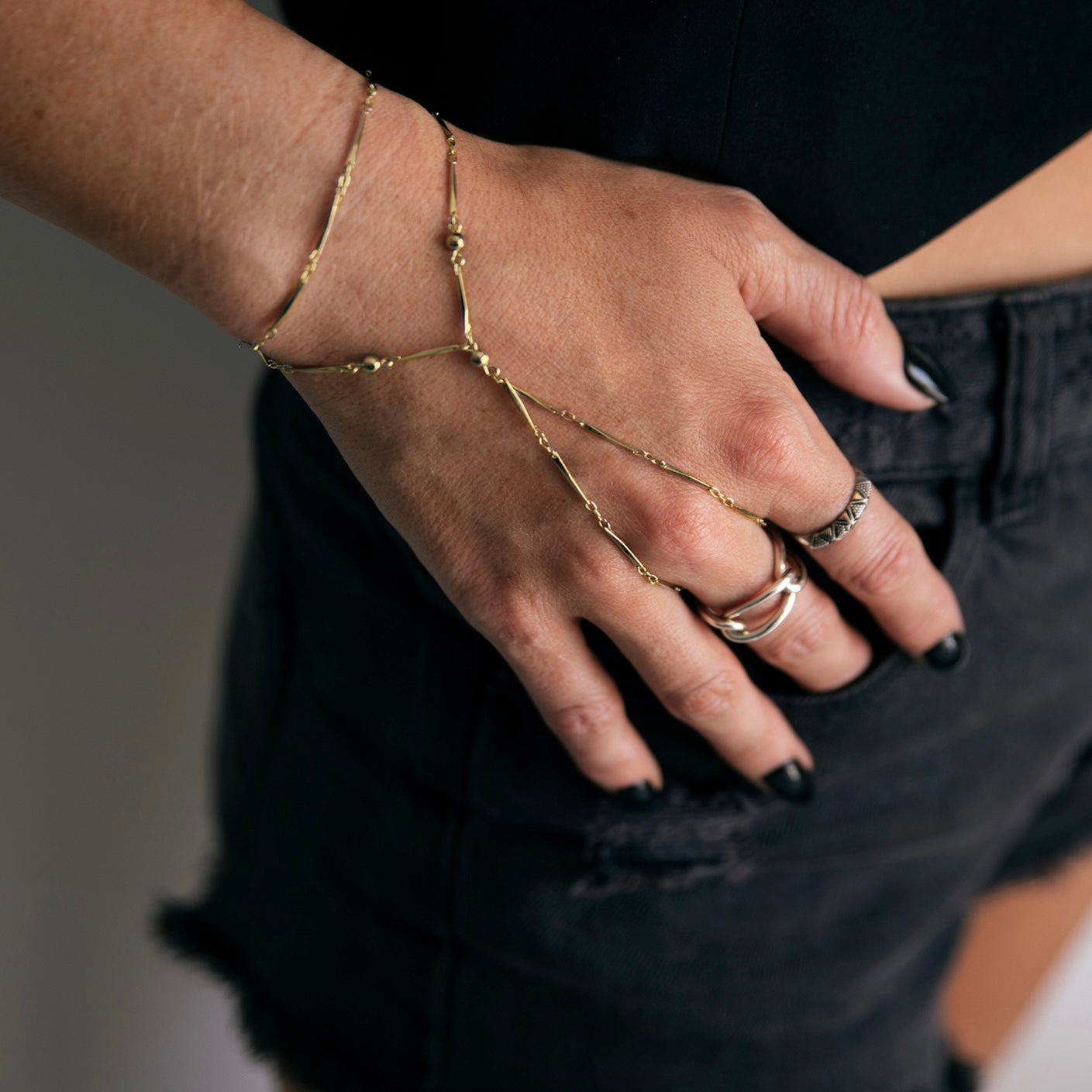 Hand Chain Bracelet gold