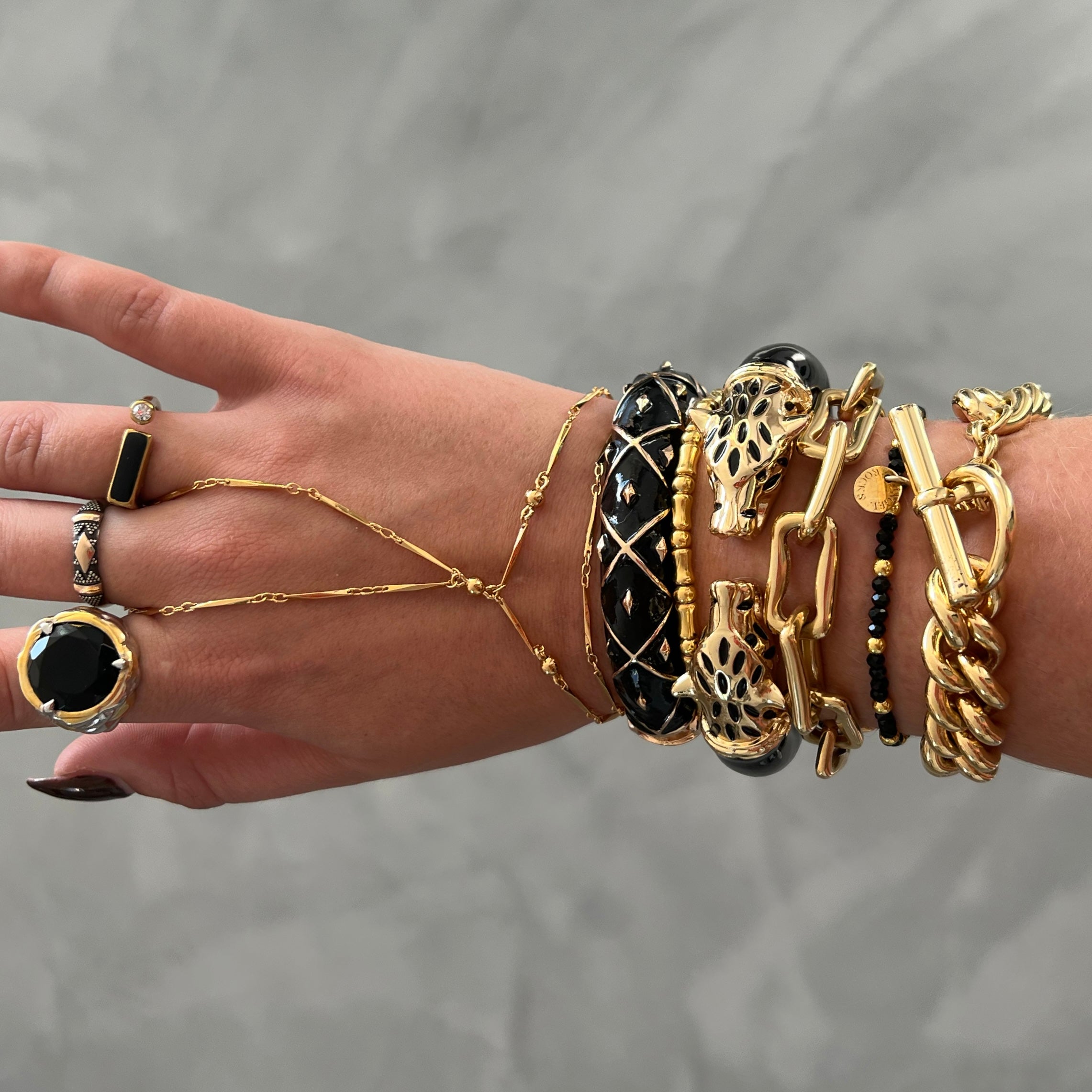 Hand Chain Bracelet gold