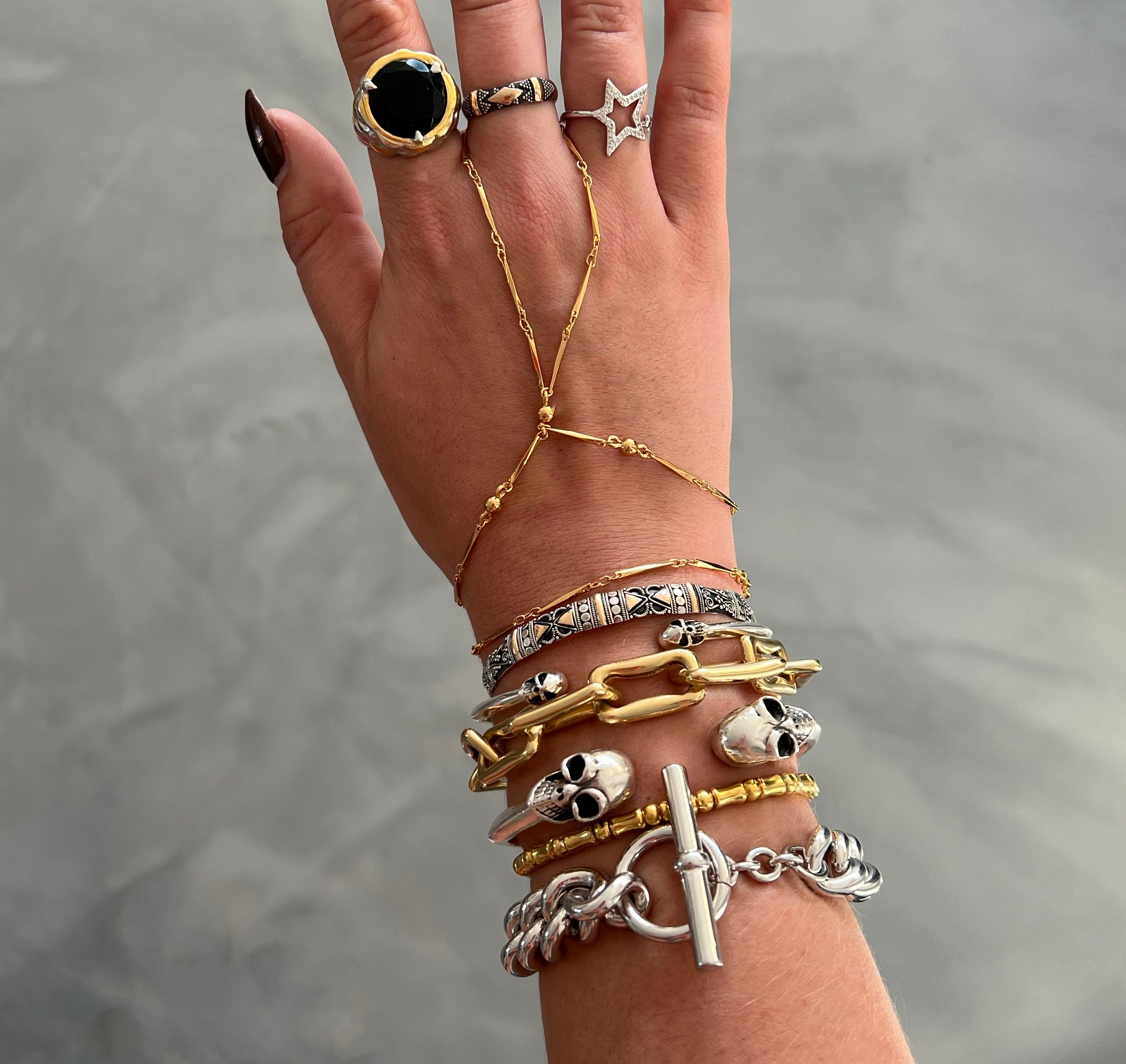 Hand Chain Bracelet gold