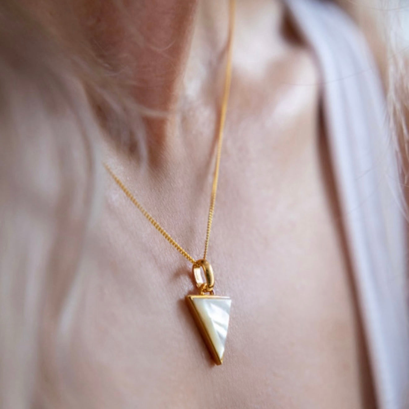 Balance Mother of Pearl necklace gold